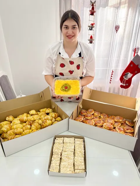Za Materice: kiflice sa susamom, mini pice, slana torta i mimoza salata