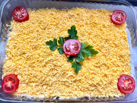 Mimoza salata — sloj po sloj
