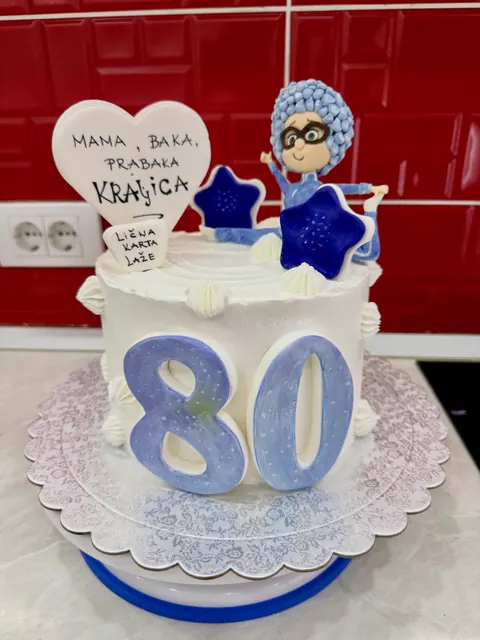 Torta za 80. rođendan — „mama, baka, prabaka kraljica“